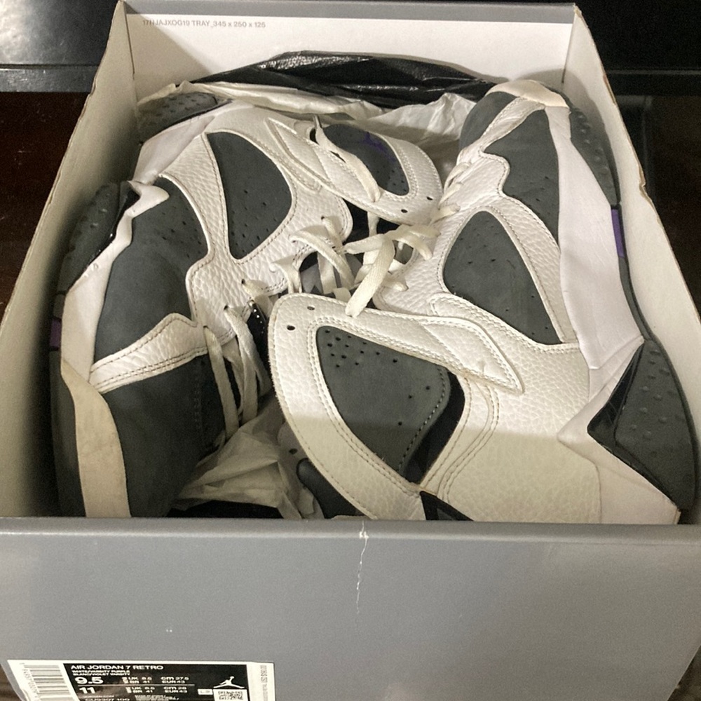 Air Jordan 7 White/Varsity Purple size 9.5
